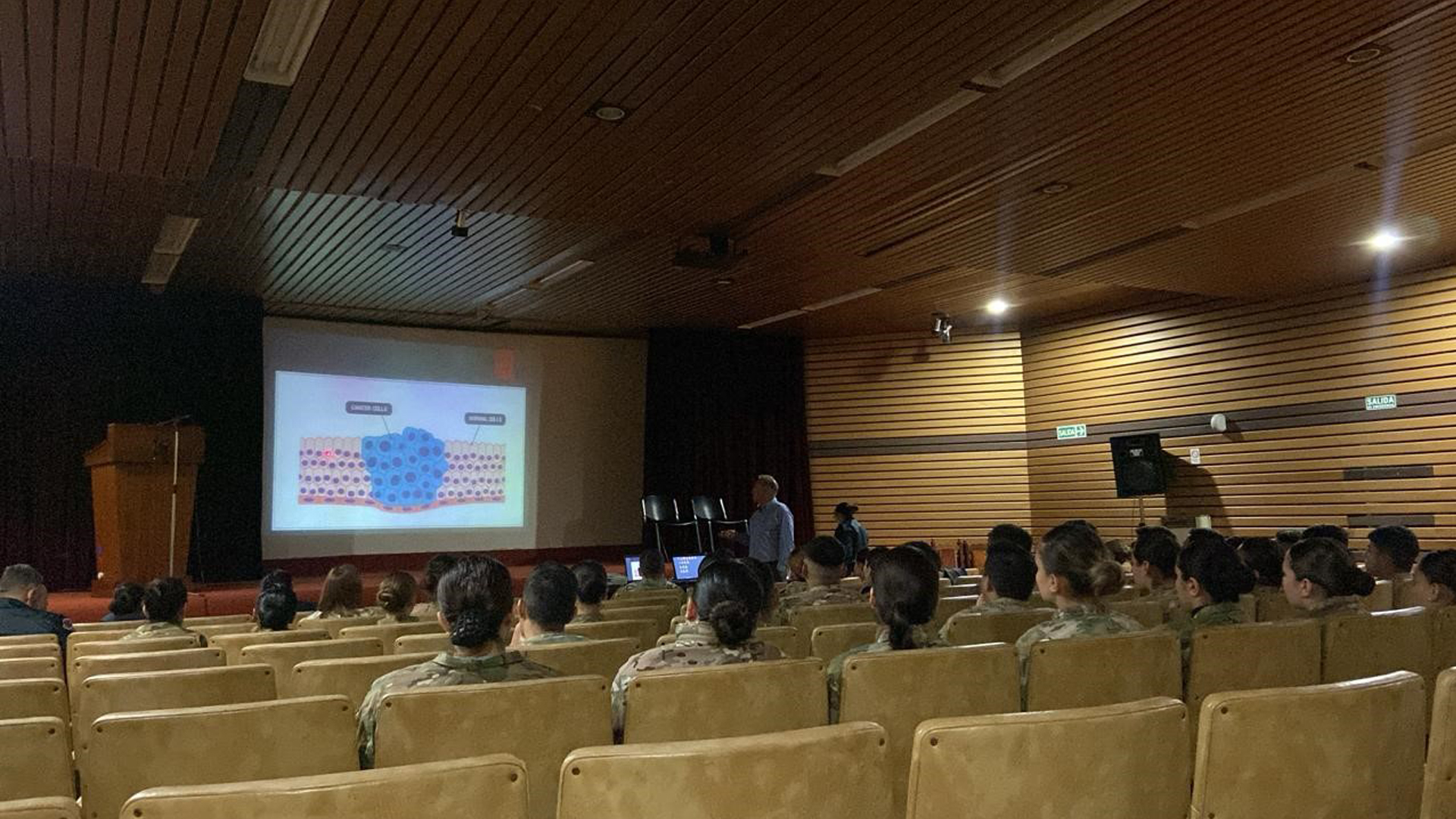 Actividades de concientización en la V Brigada Aérea